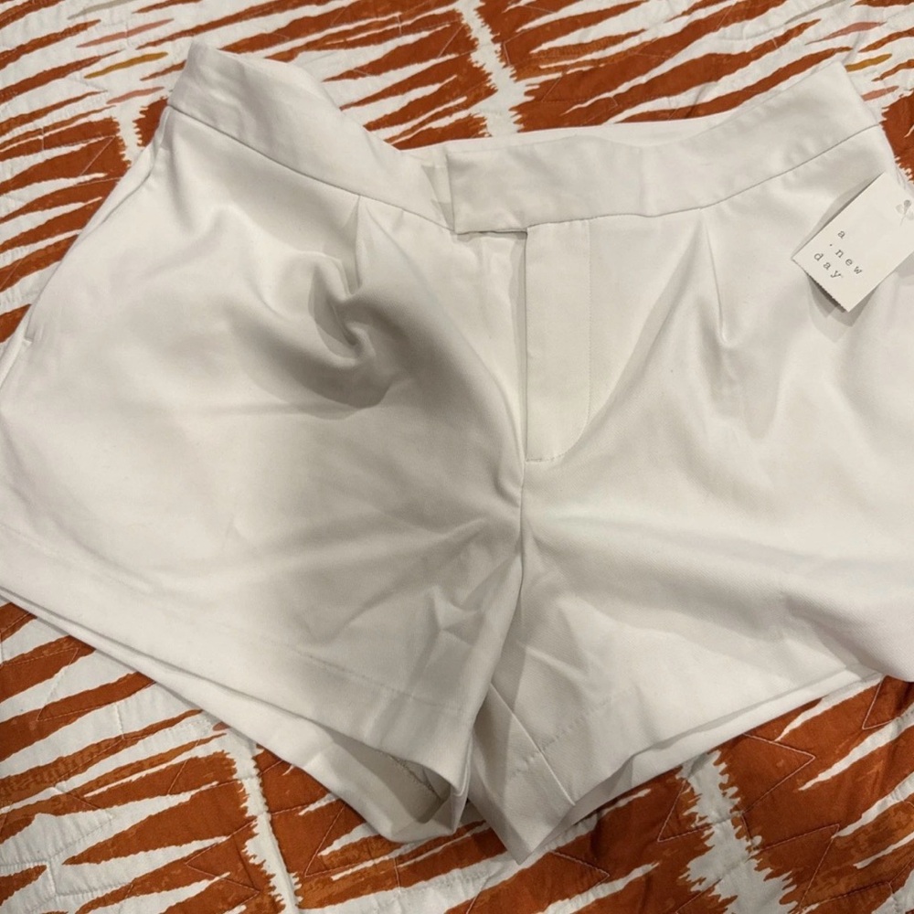 Women’s White ivory Tailored Shorts size 16 stretch midi dressy long pockets